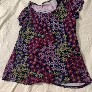 NWOT Lularoe Classic T